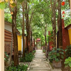 Bungalow Garden View